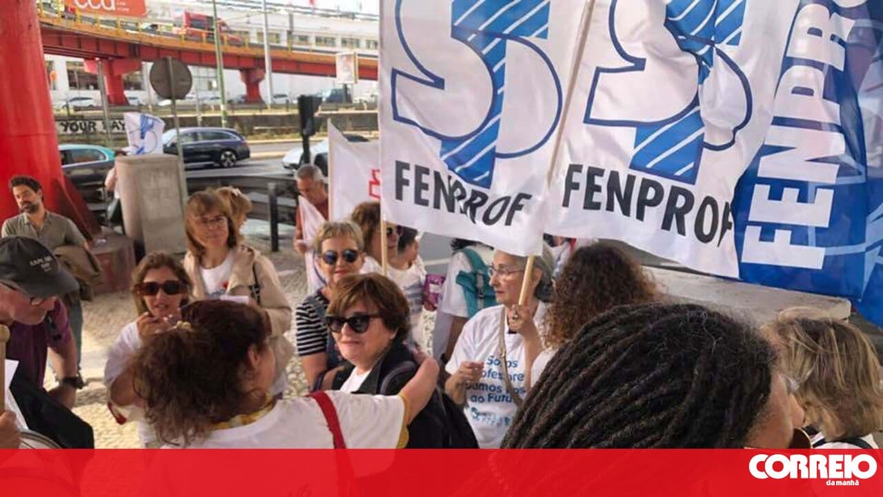 Unions oppose staffing maps for teachers