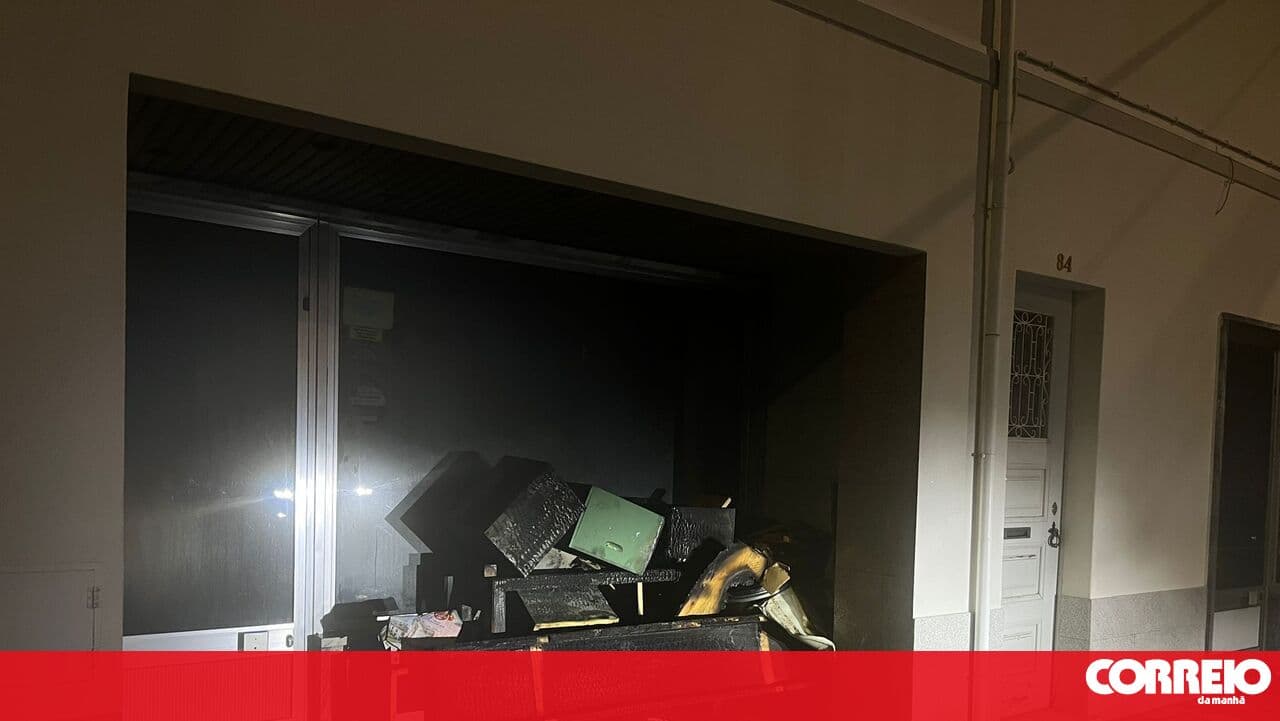 Furniture store fire leaves two people homeless in Abrantes