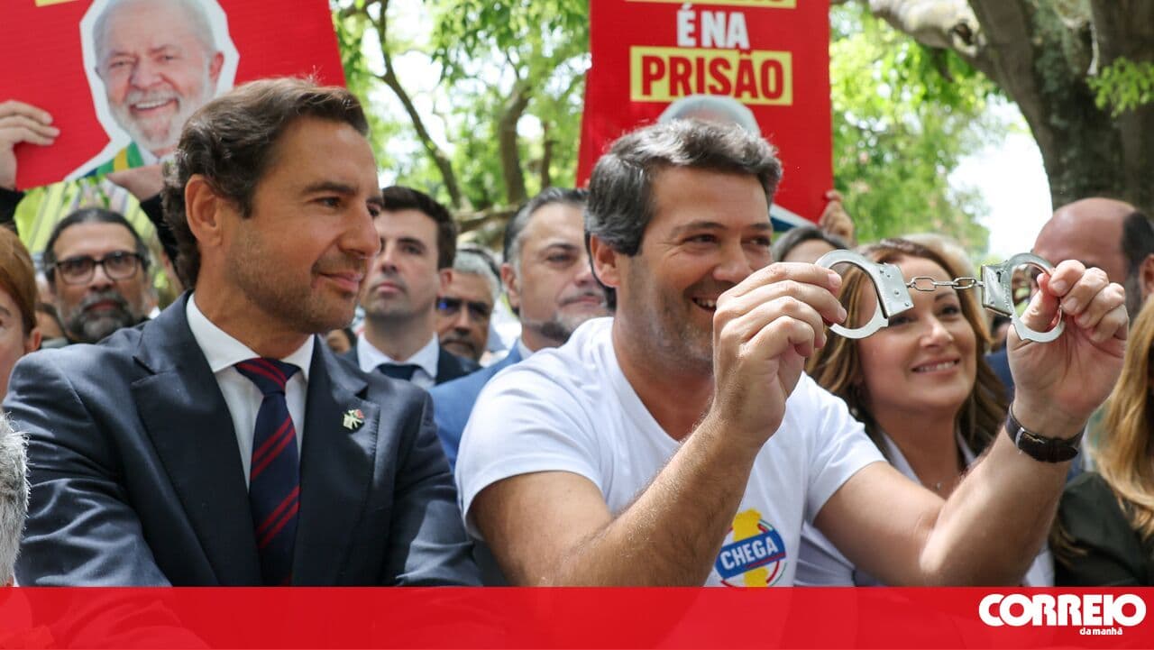 André Ventura handcuffs for sale in sex shops