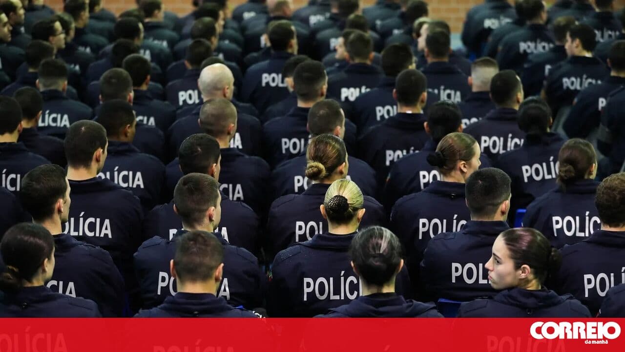 64% of police officers are over 40 years old