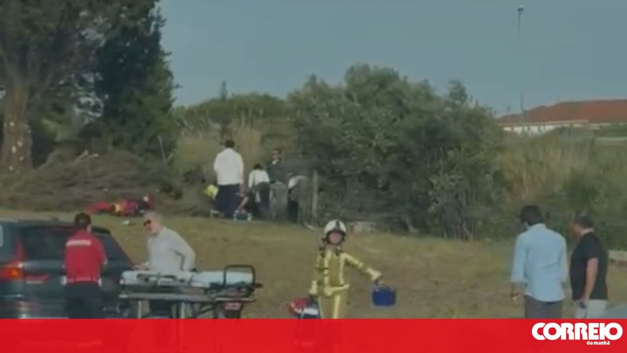 Man seriously injured in collision between motorcycle and car on the A5 near Oeiras Parque