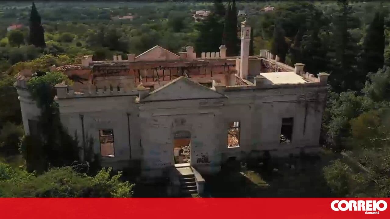 Fonte da Pipa Palace in Loulé abandoned and exposed to vandalism and illegal occupations