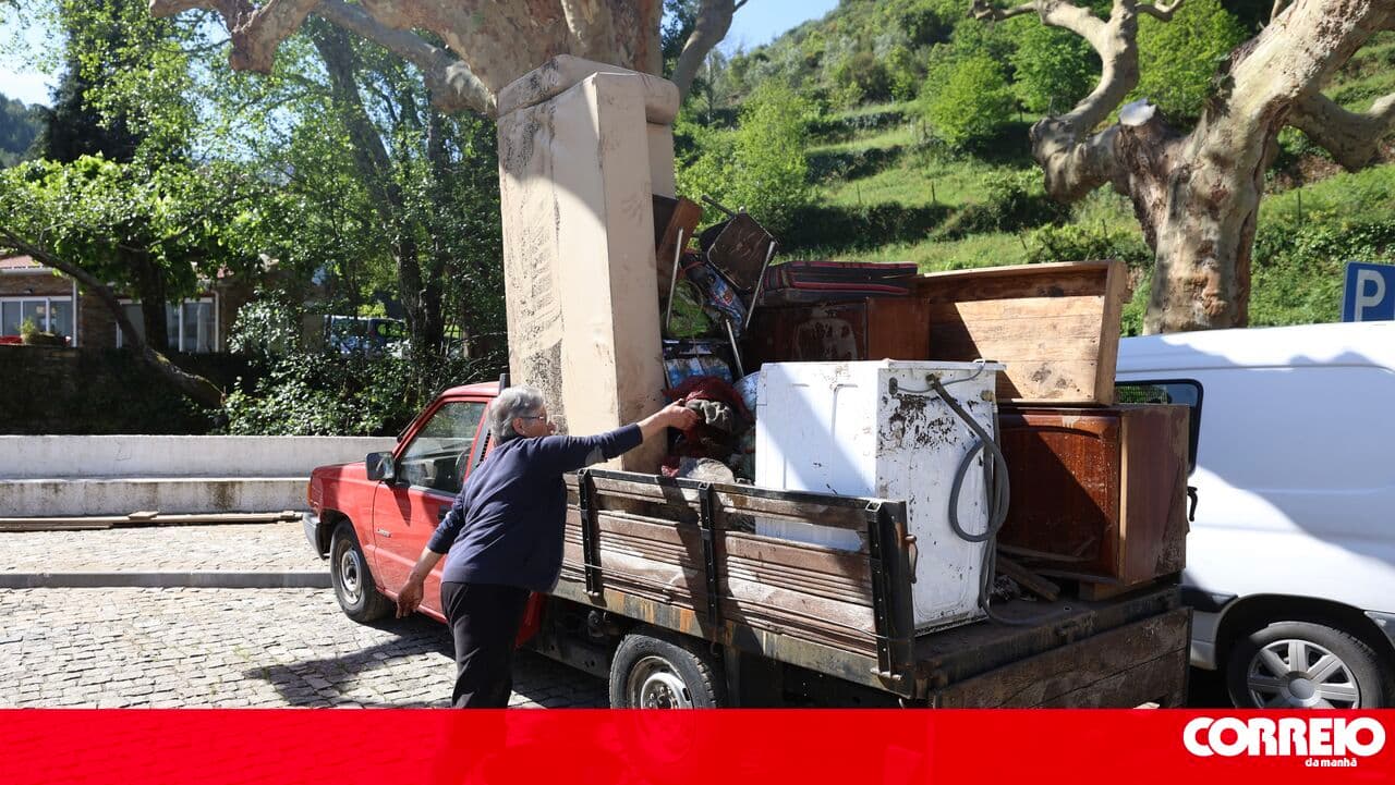 Flash flood overflows stream and floods houses in Arganil