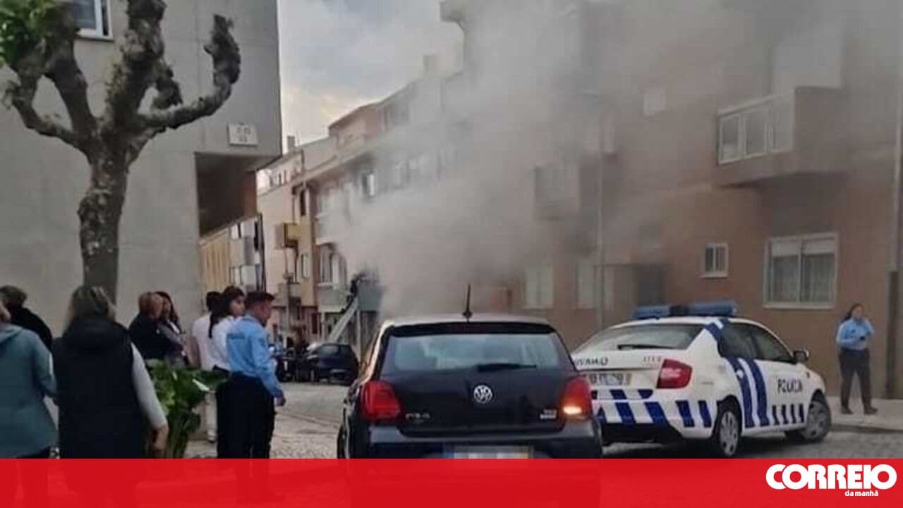 Two men and a PSP officer injured in a building fire in Espinho
