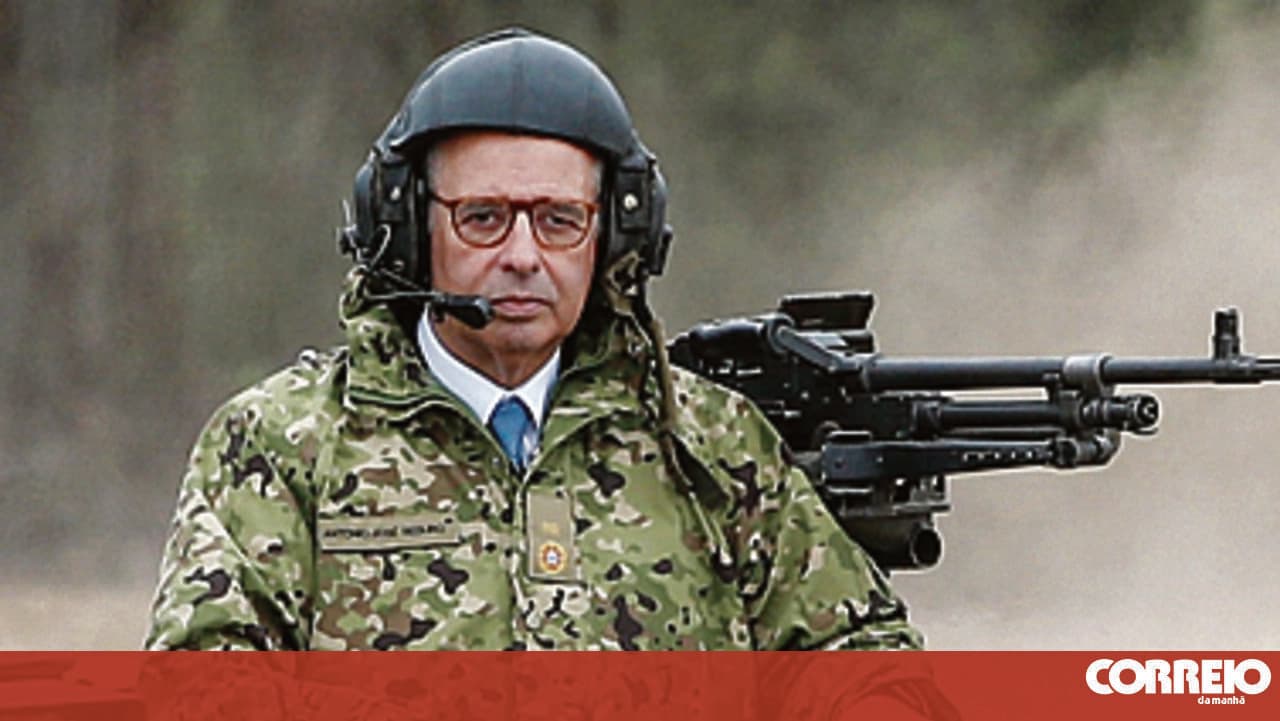 Seguro watches Army demonstrations