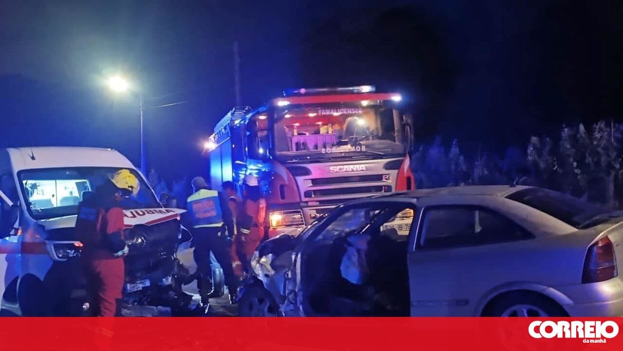 87-year-old woman being transported by ambulance to a care home dies in collision in Famalicão