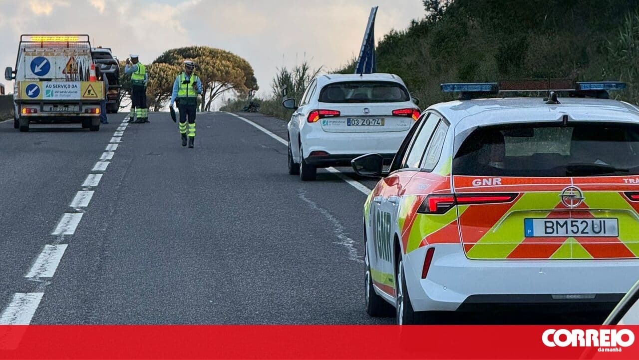 Two-year-old baby in critical condition and six people injured in rollover in Rio Maior