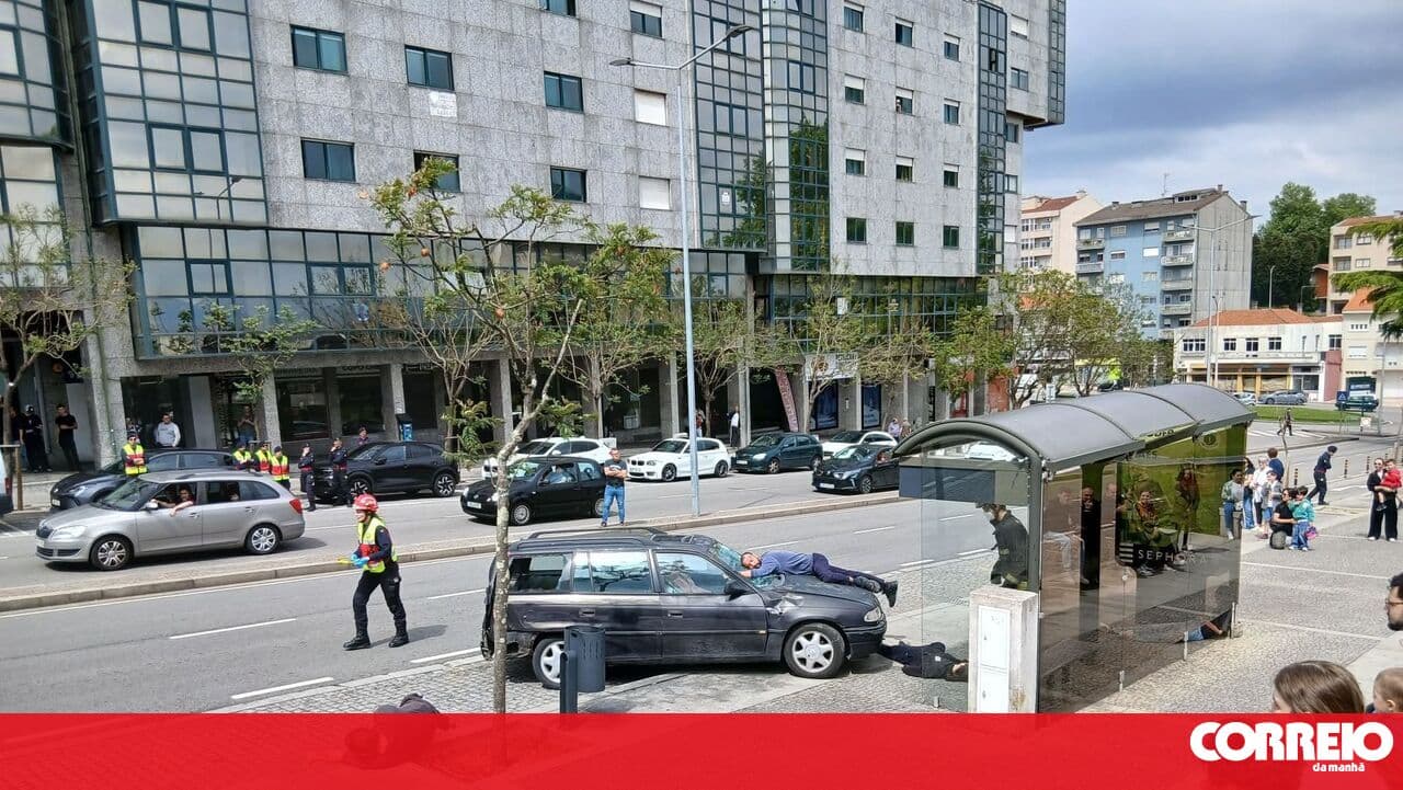 Firefighters held a mock accident drill yesterday at the same location where FC Porto fans were struck by a vehicle today