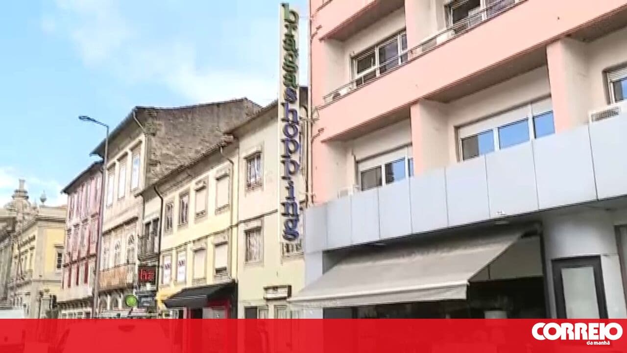 Fire breaks out in a shop at Bragashopping