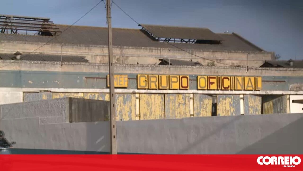 Old train repair workshops in Figueira da Foz are in a state of decay