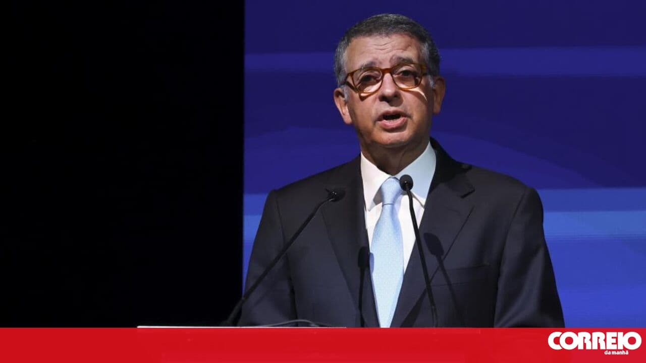 President vetoes law restricting flags on public buildings