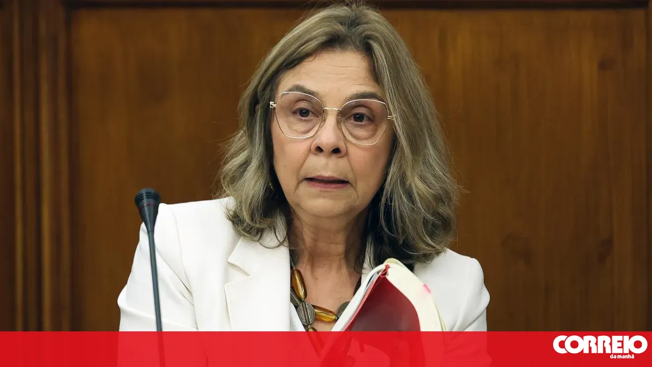 PS wants to know the basis for the ban on ULS/Algarve workers attending medical school