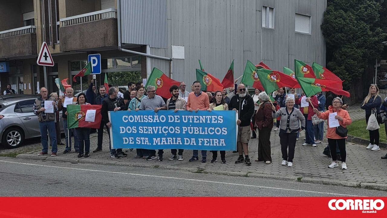 Population protests against the closure of the Tax Office service in Santa Maria da Feira