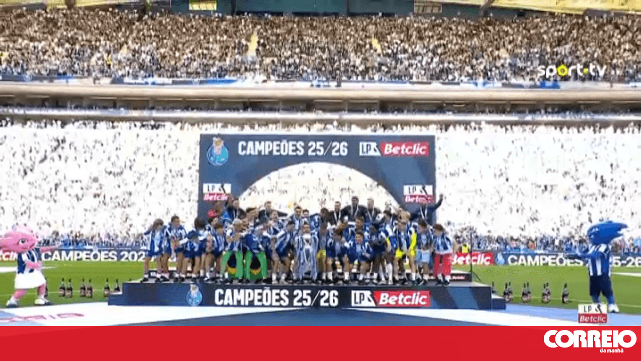 Diogo Costa lifts FC Porto's national championship trophy in front of 50,000 fans at the Dragão