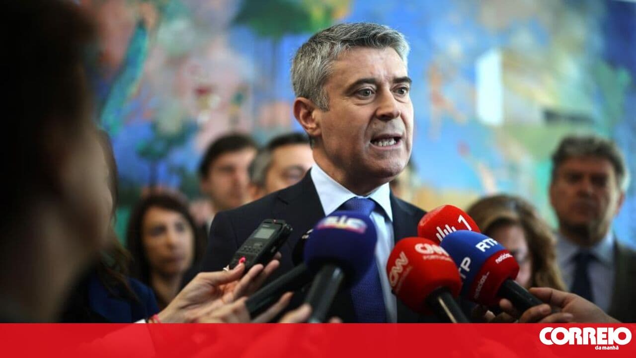 PS leader considers Montenegro's insinuations about a coalition between socialists and Chega "ridiculous"