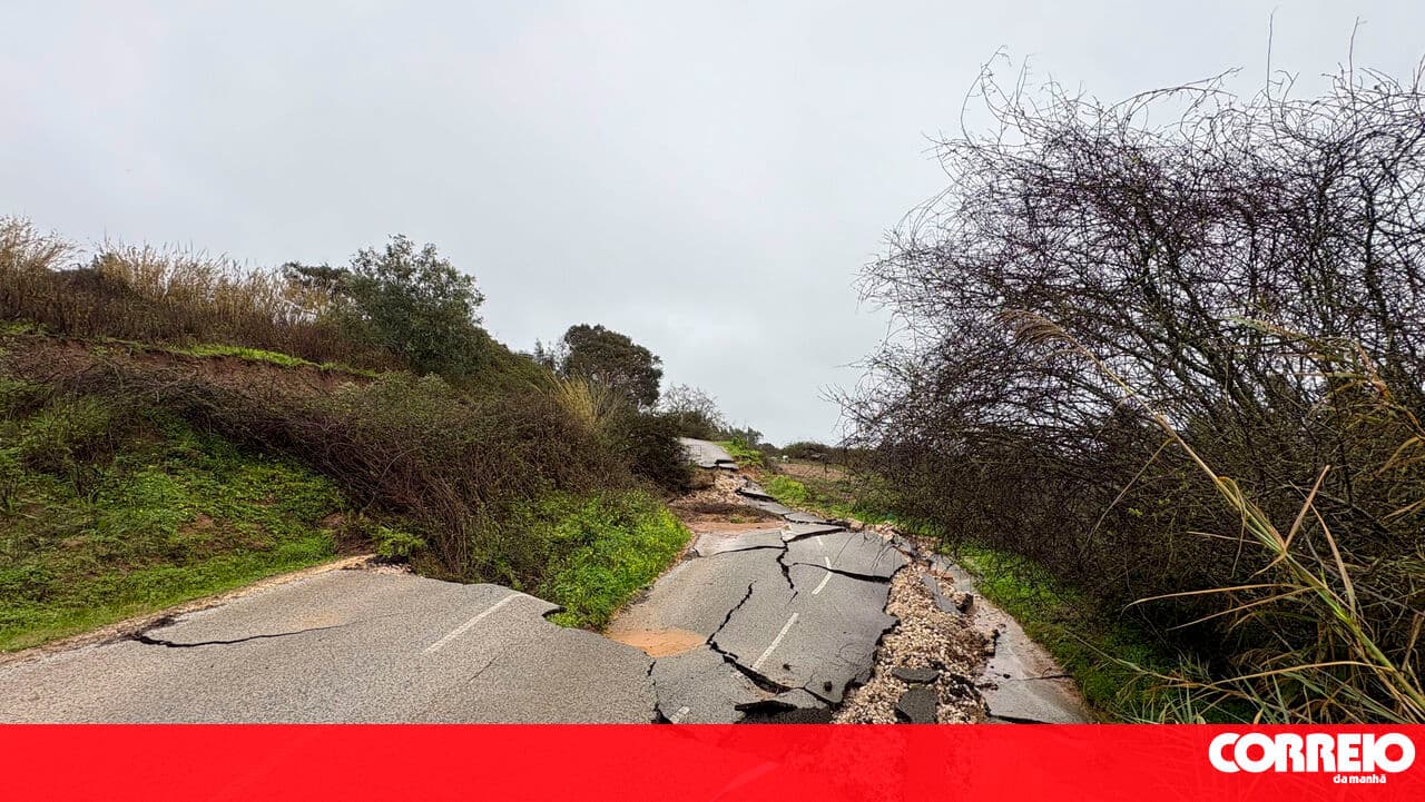 Four months after the bad weather and with fires at the door, there are closed roads and people without homes