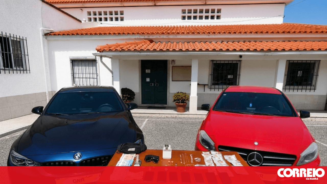 GNR arrests five people for drug trafficking in Lourinhã. Cars and gold items seized