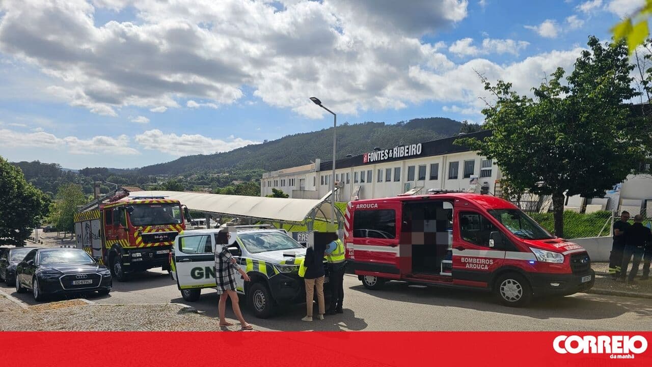One injured in two-car collision in Arouca