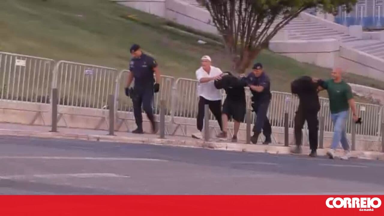 Masked protesters taken away by plainclothes PSP officers