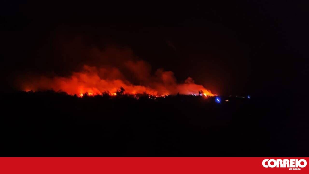 Fire breaks out in scrubland area at Mina de São Domingos