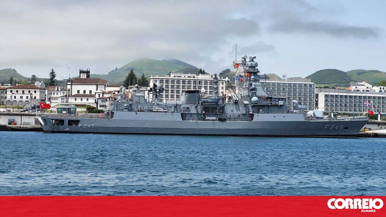 NATO multinational force ships in the Azores