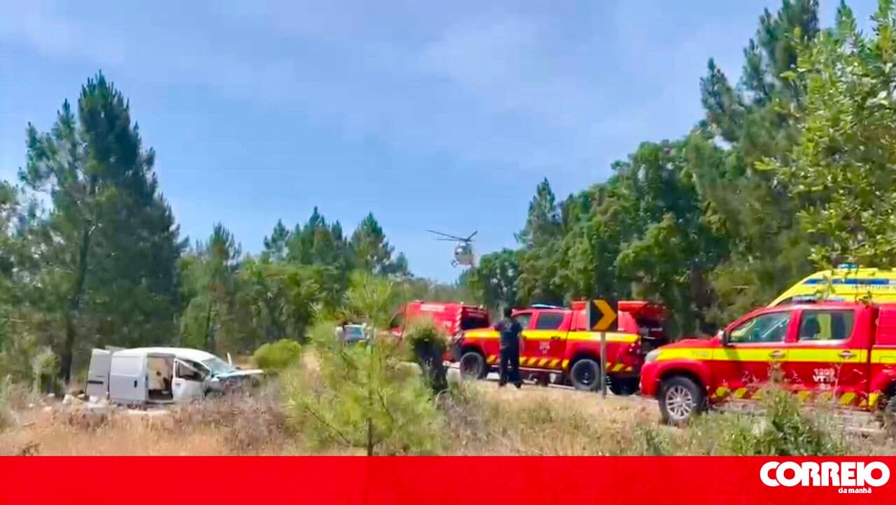 Three injured in collision on the ER244 in Ponte de Sor. Helicopter deployed