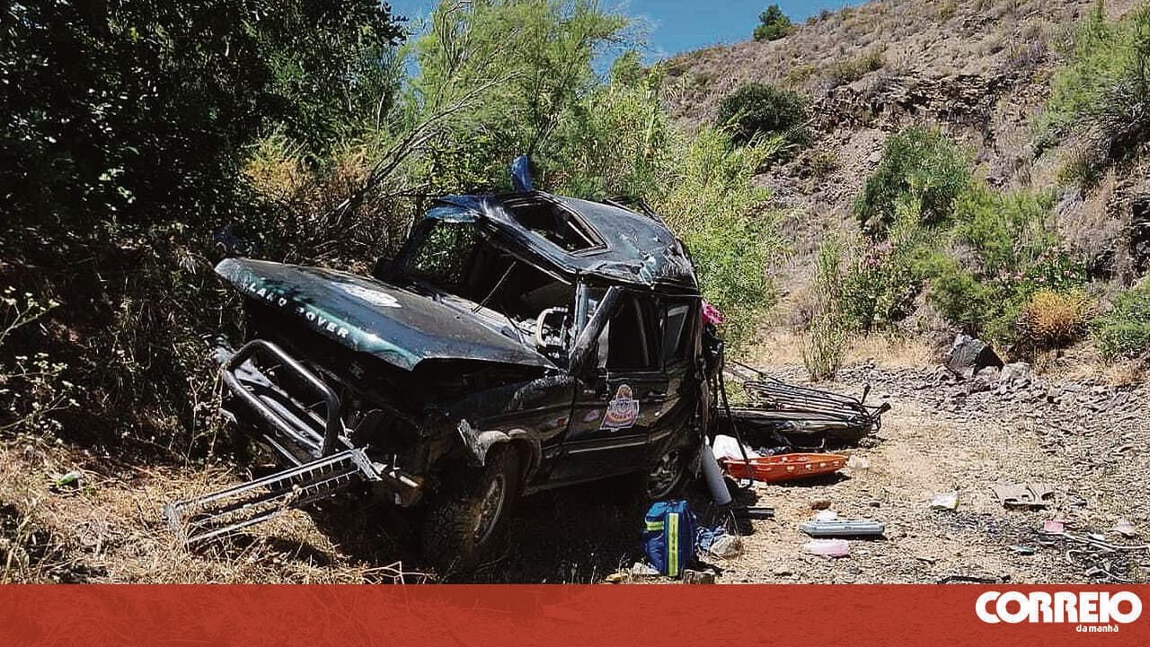 Man dies beside pregnant wife after falling from viaduct