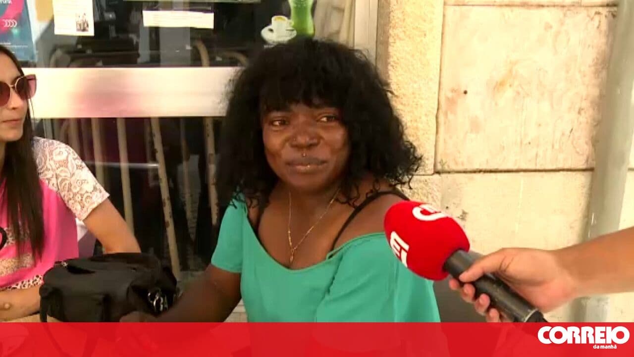 "It is really very hot": Locals drink water to combat high temperatures in Beja