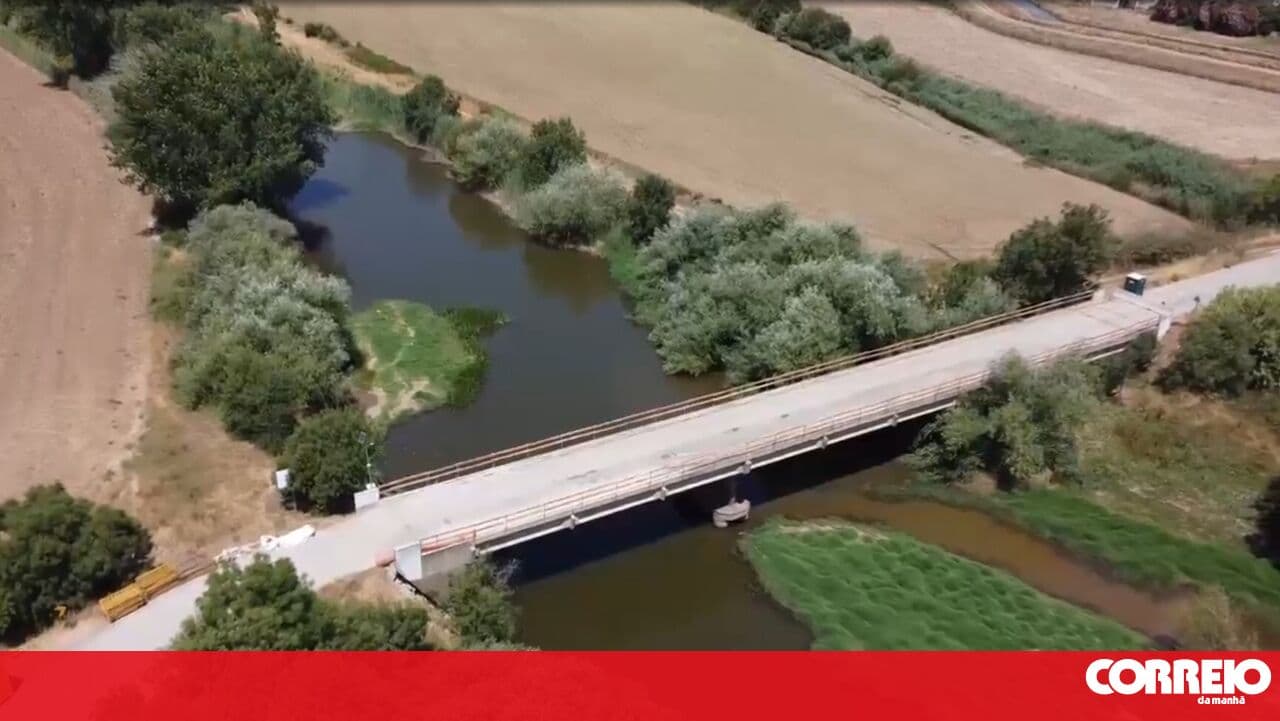 São Romão bridge damaged by floods remains unrepaired. Alternative is a dirt road