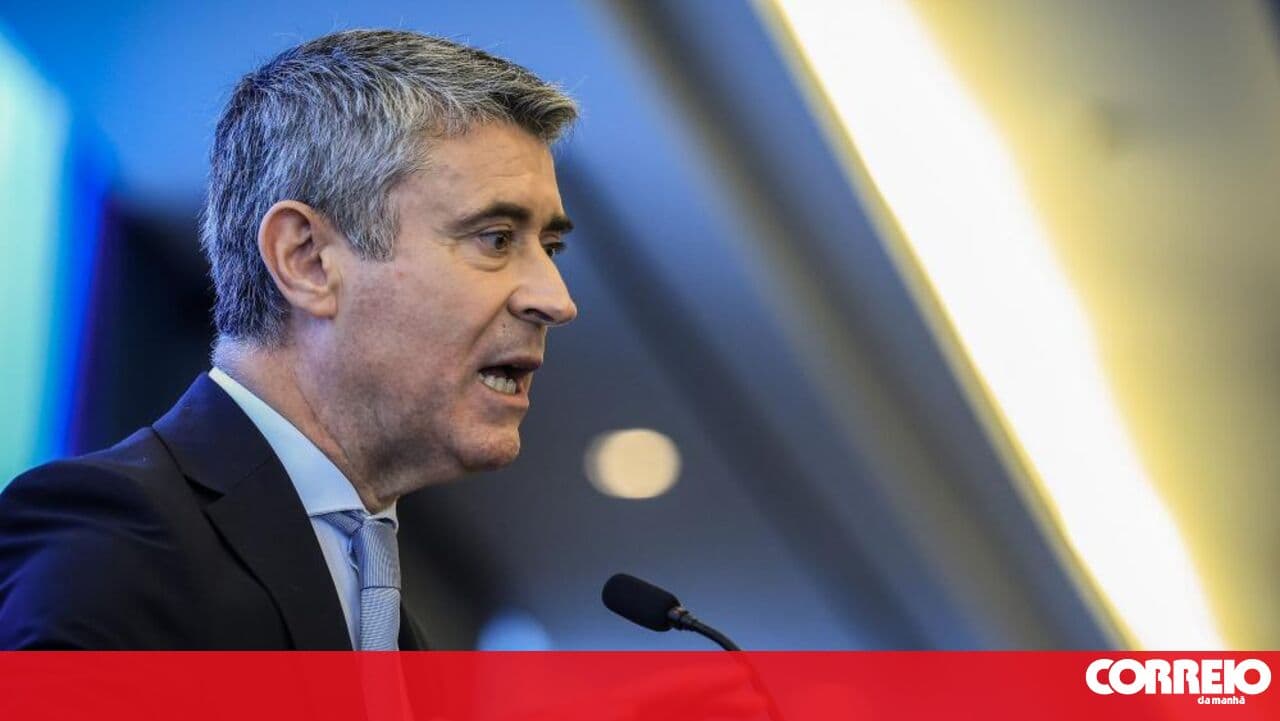 José Luís Carneiro says the Government is a "specialist in announcing packages"