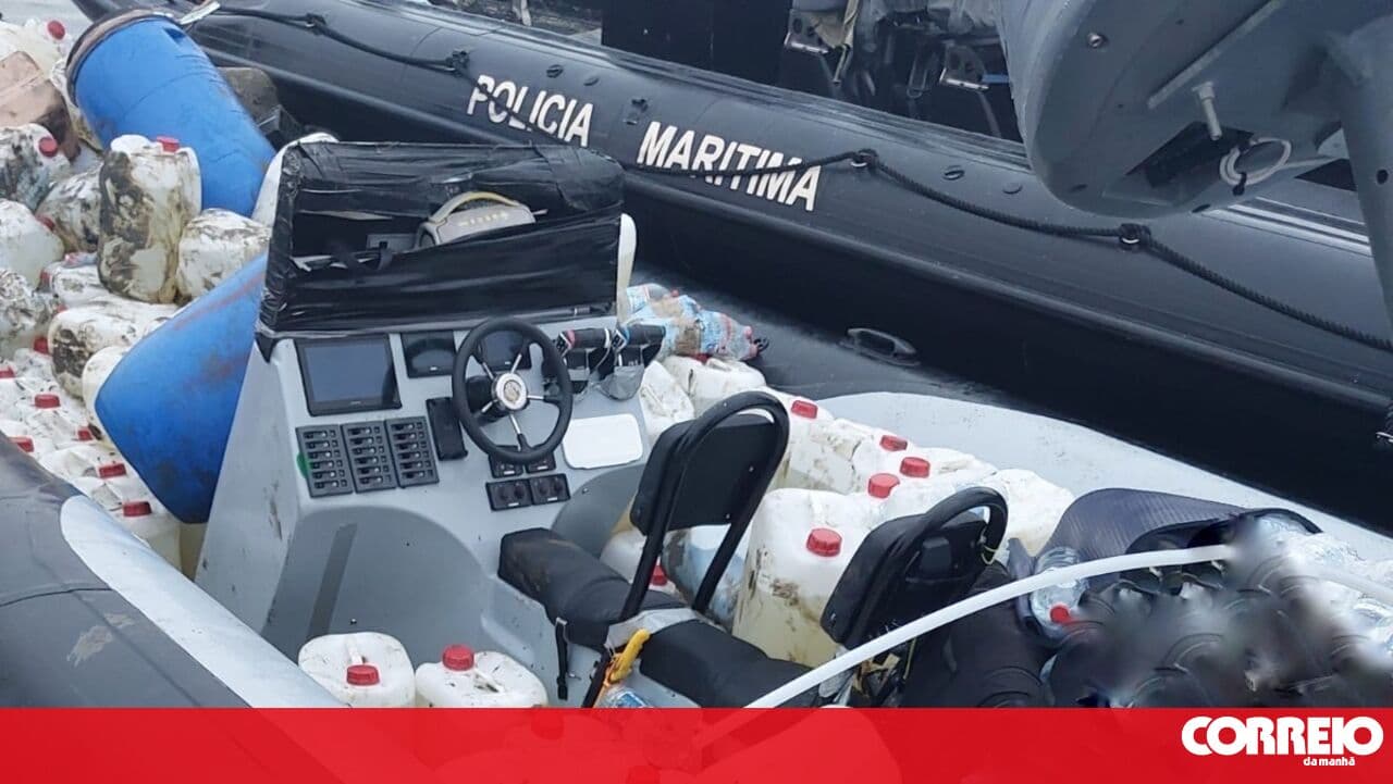 Maritime Police detain four people on a speedboat and seize 4,000 litres of fuel in the Algarve