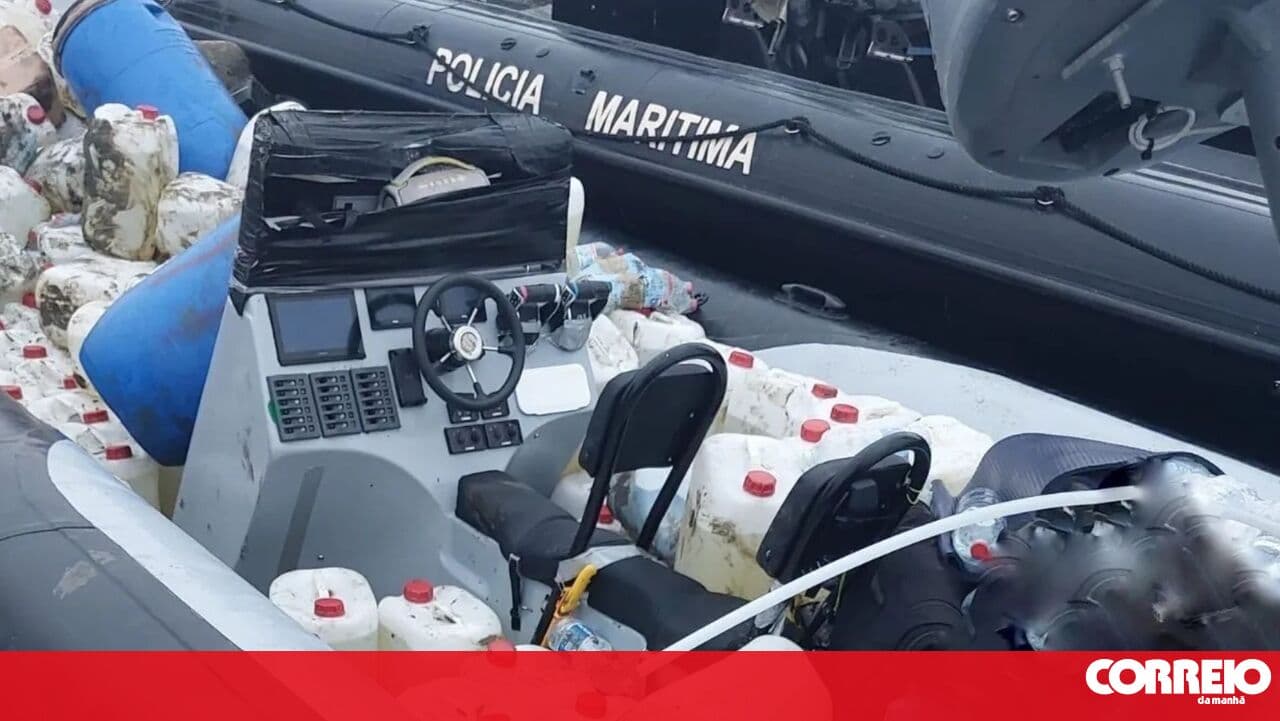 Maritime Police detain four people on a speedboat and seize 4,000 litres of fuel in the Algarve