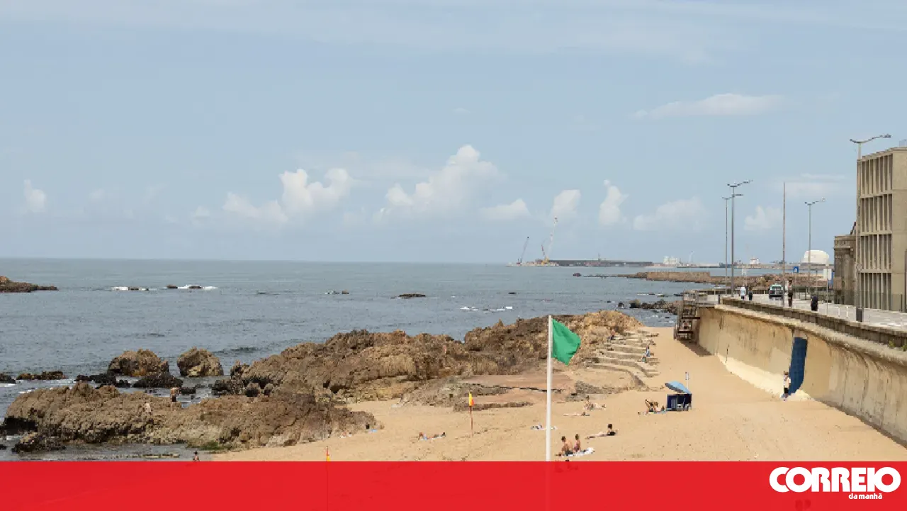 Demolition of bar structure at Ourigo Beach completed in 20 days