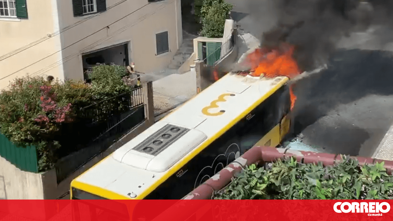 Carris bus catches fire in Odivelas