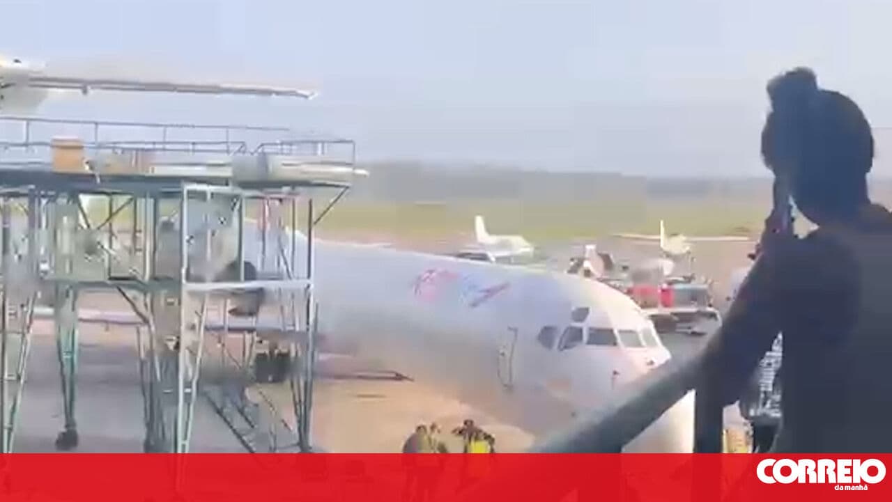 Hi Fly crews in Venezuela await company responses in hangar