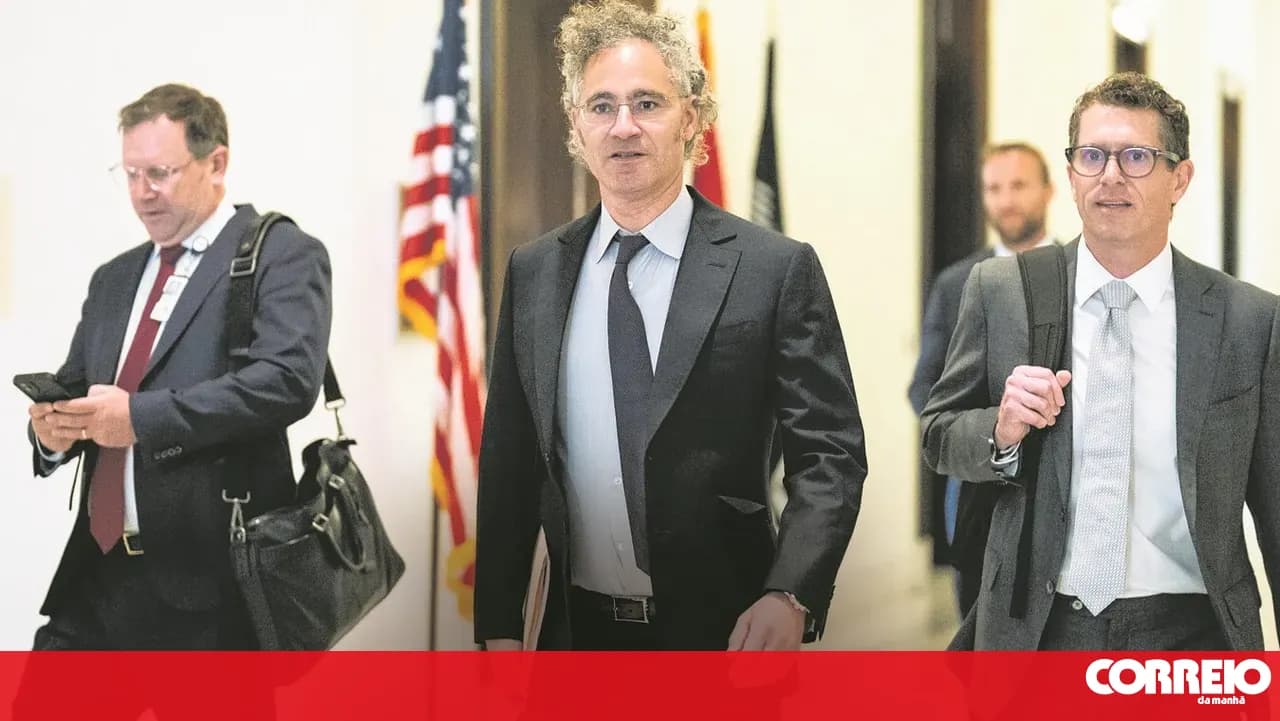Government has no contracts with Palantir