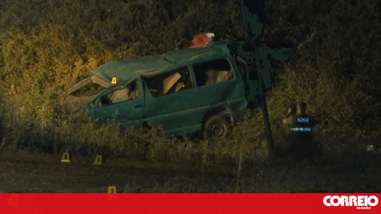 Two dead and five injured in van crash on the IC1 in Santiago do Cacém