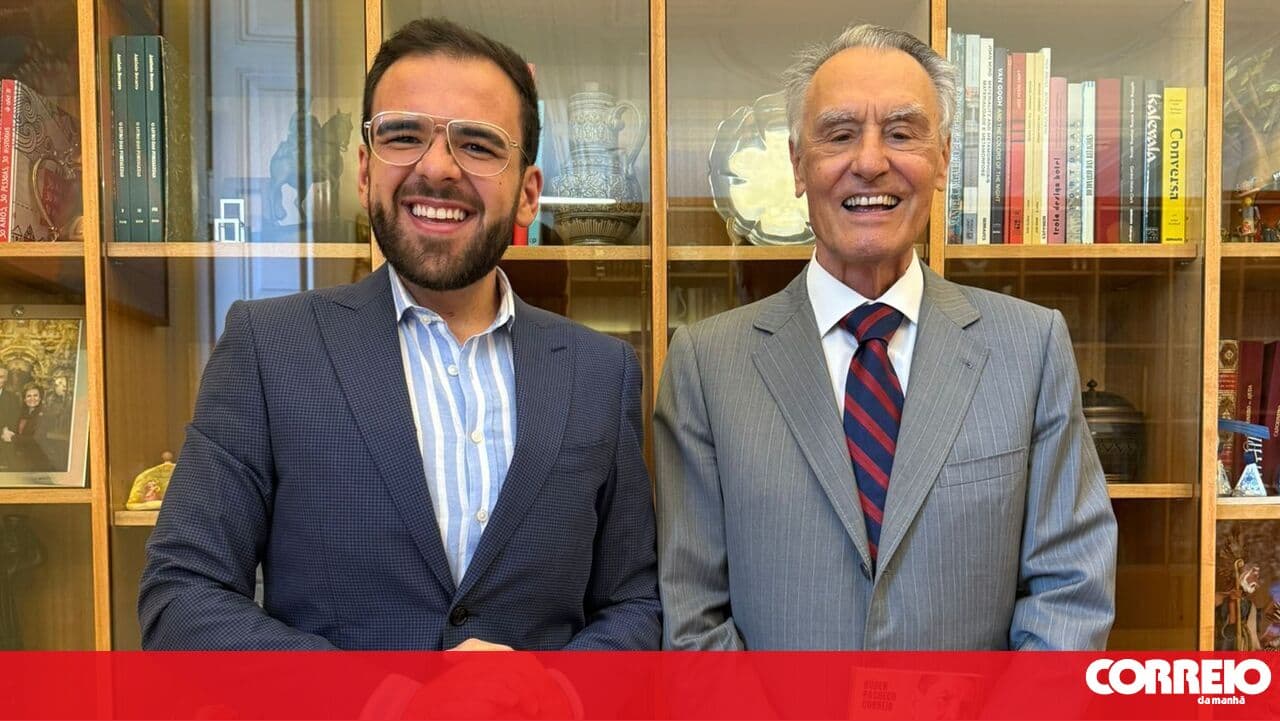 Promise kept! CMTV presenter meets with Cavaco Silva