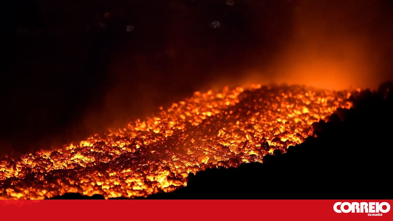 Ash emissions from Mount Etna continue to disrupt air travel in Sicily