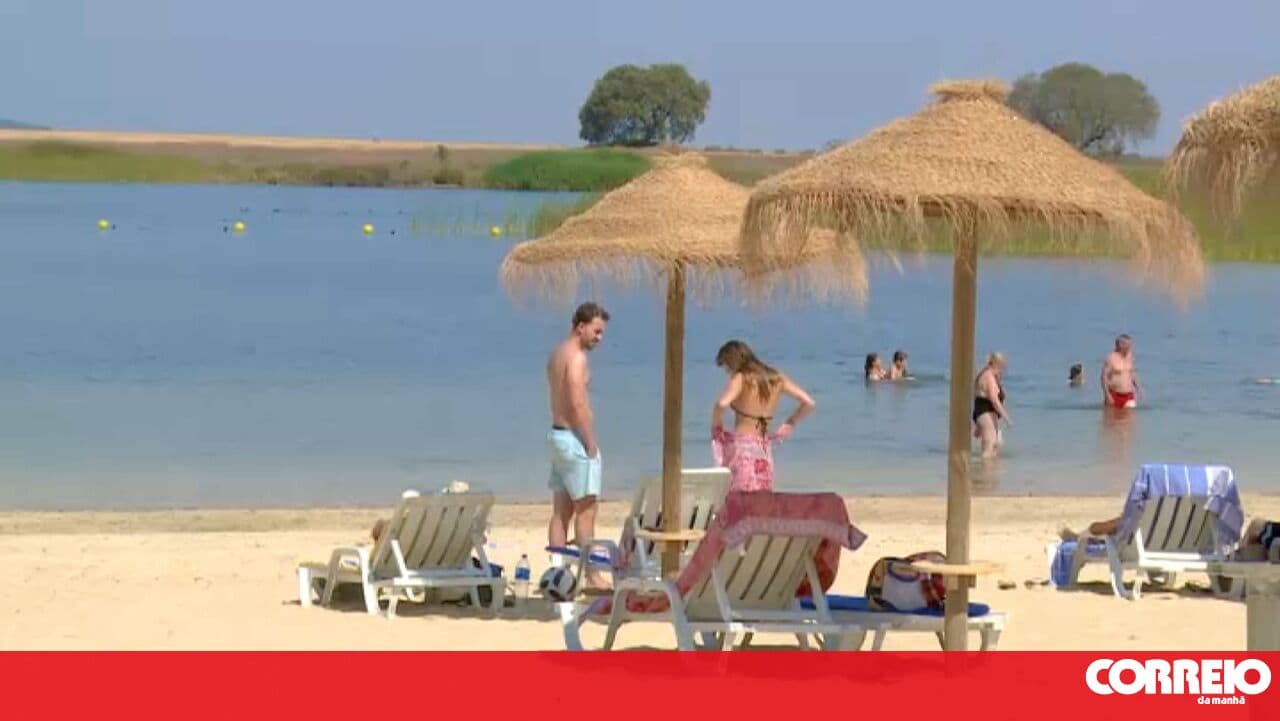 "A person is only well in the water": bathers seek out Beja's river beach during heatwave