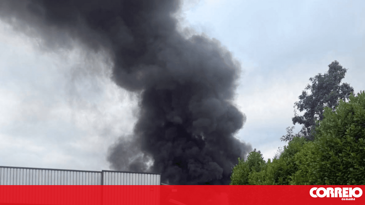 Fire breaks out at footwear factory in Felgueiras