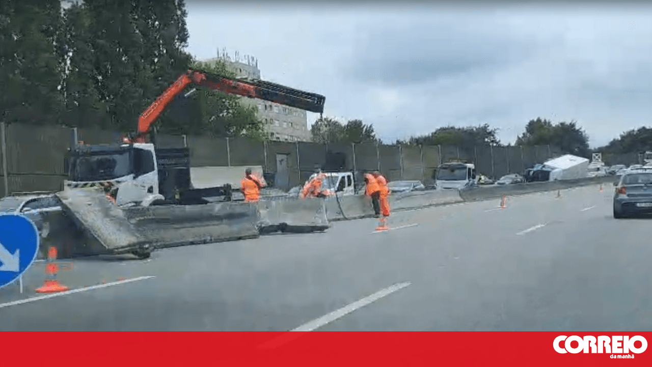 Video shows spectacular accident that left one person seriously injured on the A3 in Maia