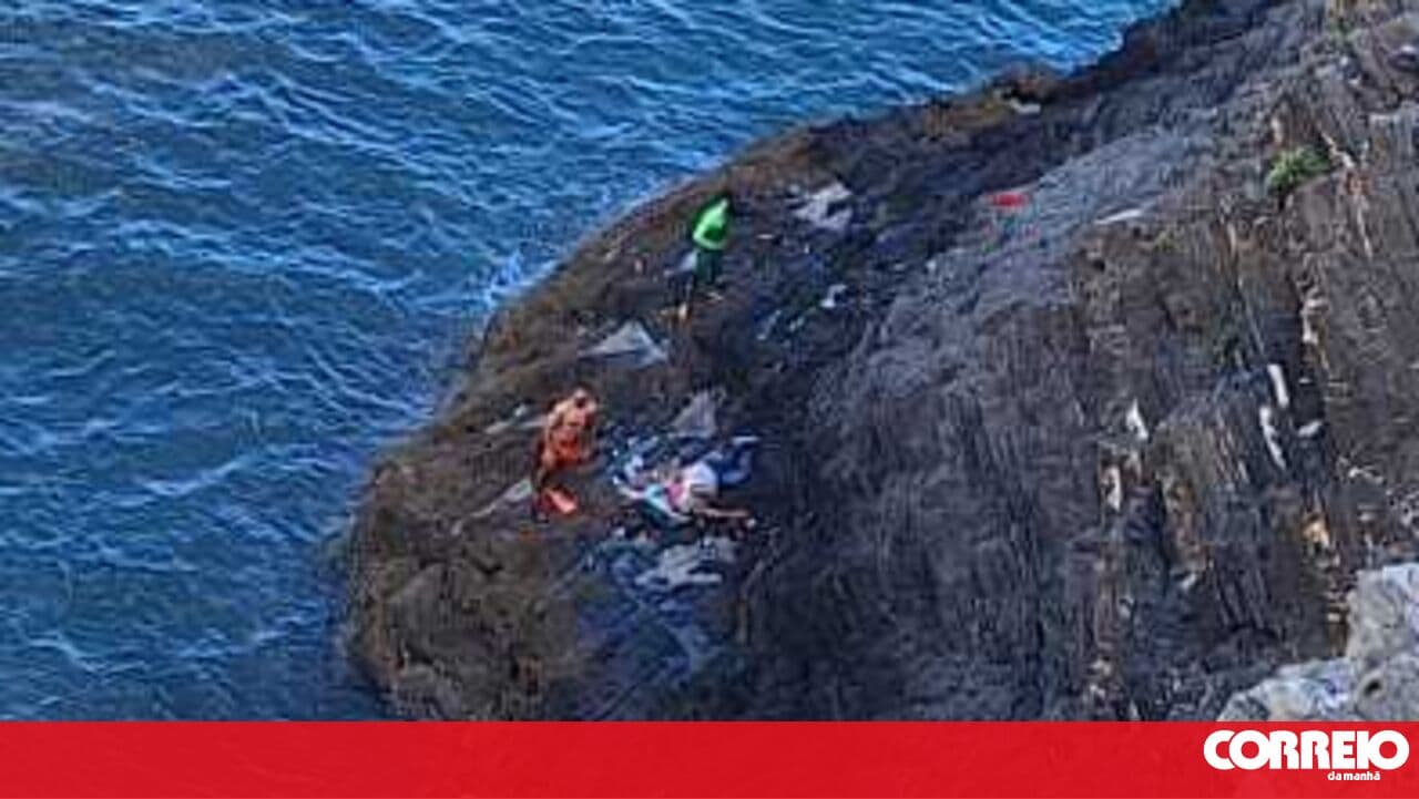 Fisherman survives 100-metre cliff fall in Zambujeira do Mar
