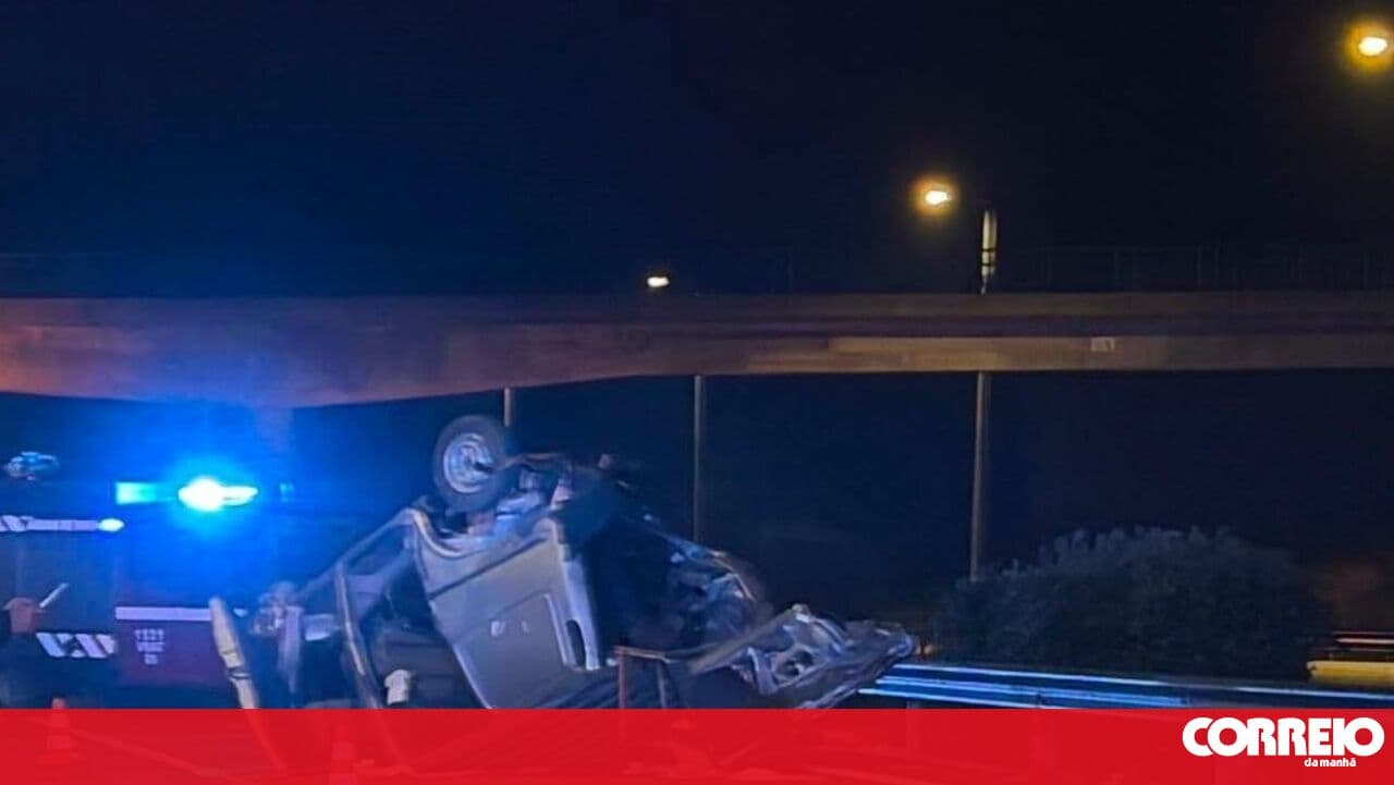 Collision on the A2 near Alcácer do Sal leaves one seriously injured and four with minor injuries