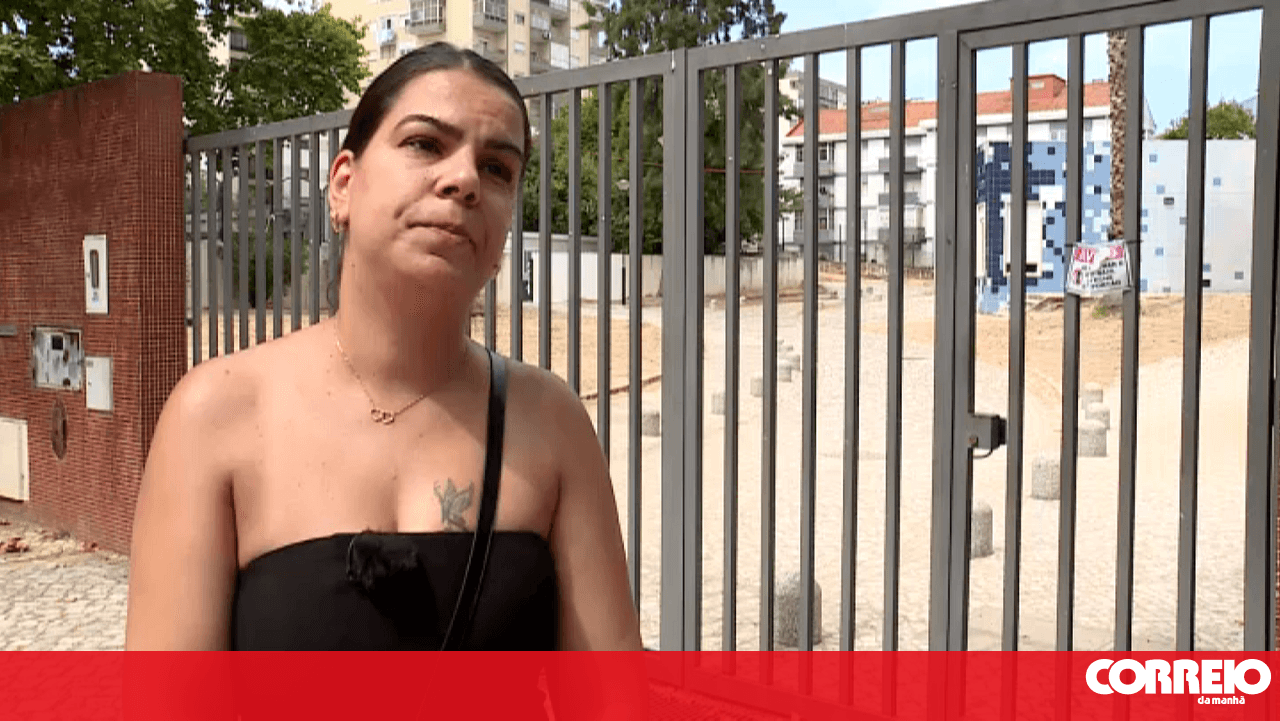 "Tripped and broke a tooth": uneven ground due to construction work causes children to fall at a school in Portalegre