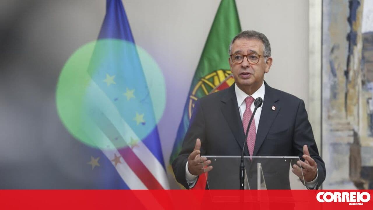 Seguro laments "tragedy" in Ceuta and calls for "a firm hand in combating illegal immigration"