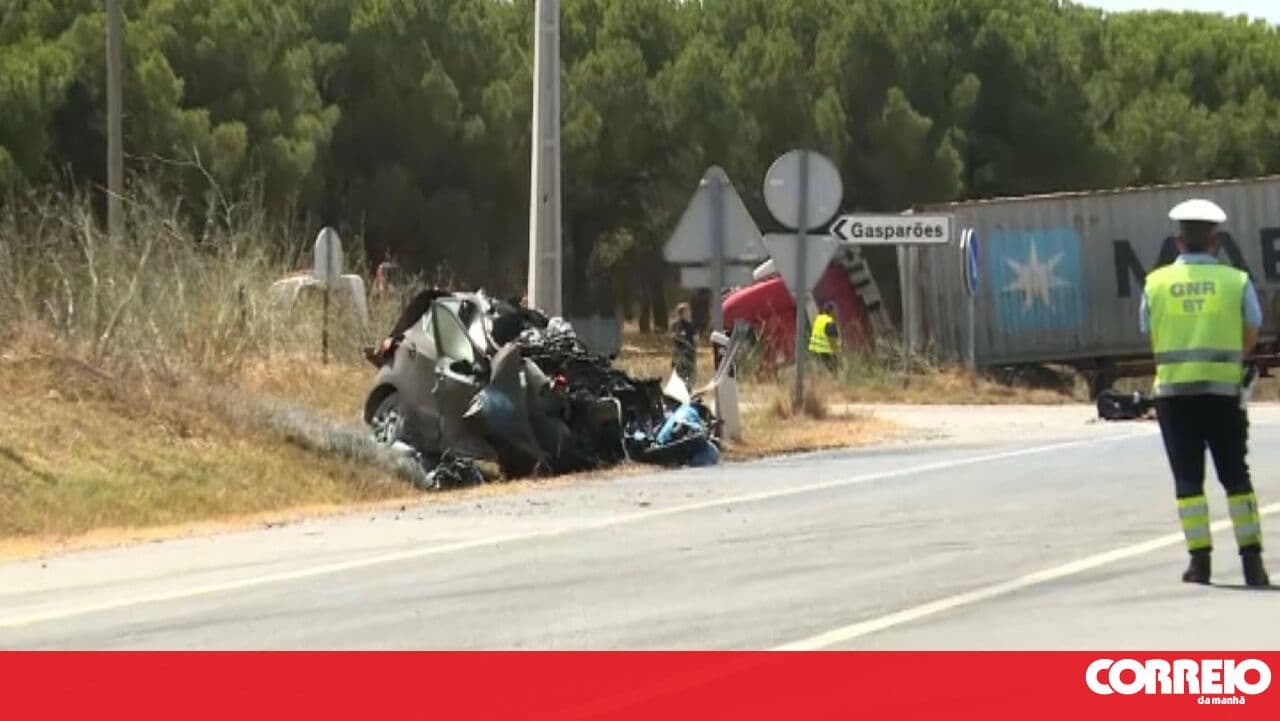 Collision between car and truck leads to death of young German in Santiago do Cacém
