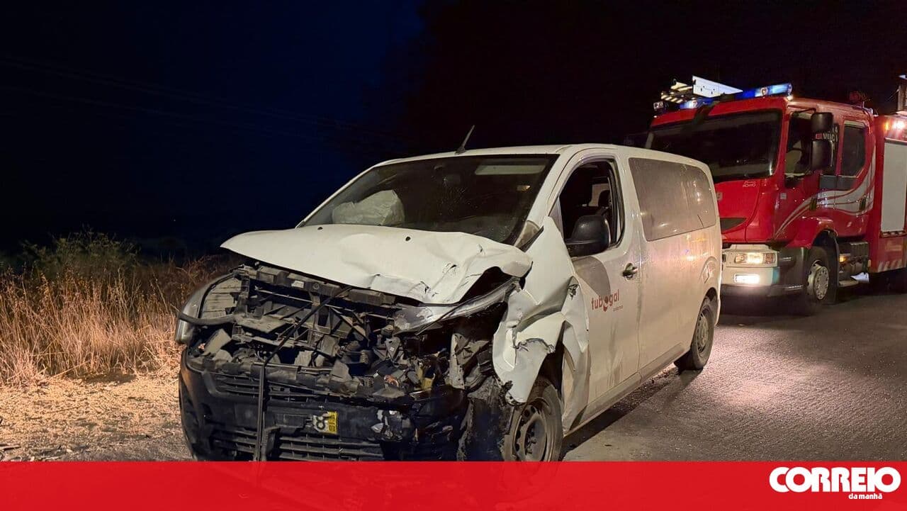 Road collision in Sines leaves three injured, one in serious condition