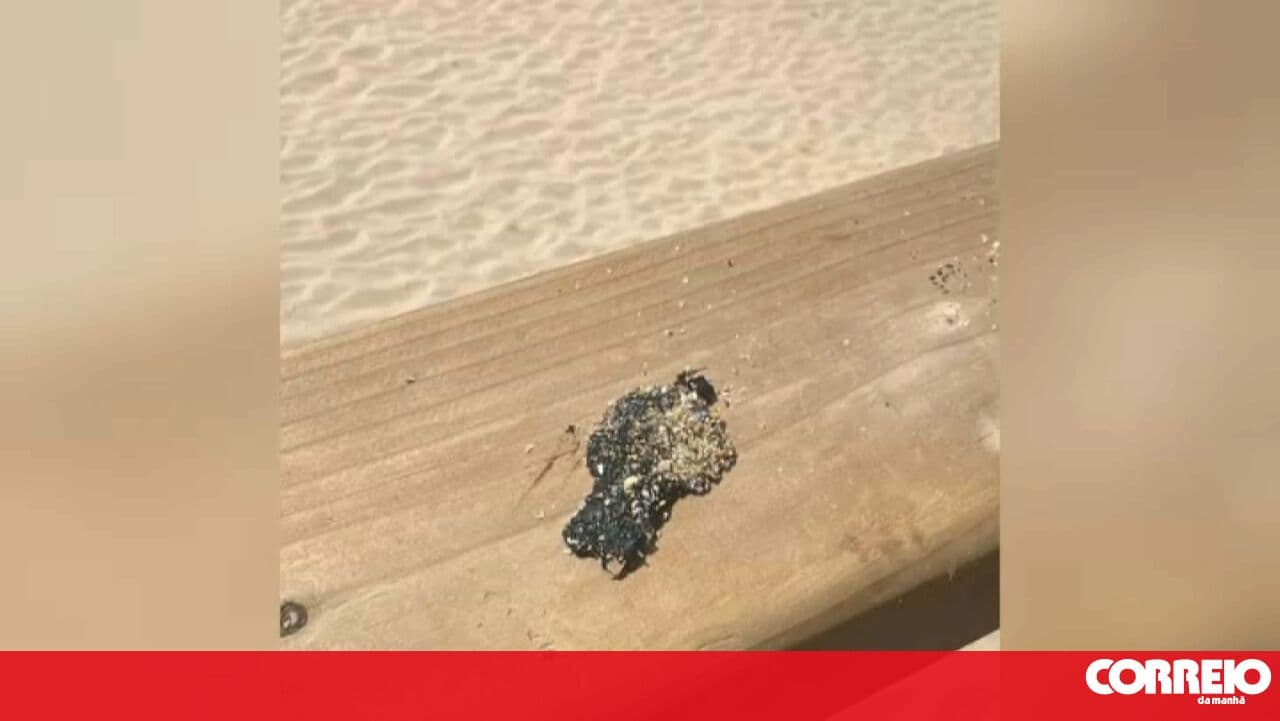 Sintra City Council warns of "inorganic particles" spotted on beaches in Sintra, Torres Vedras, Mafra, and Cascais