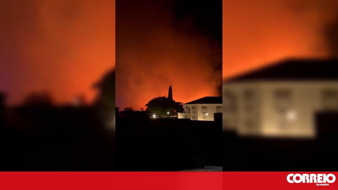 Flames threaten rural tourism property in Mourão